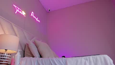 Snapshot of _angela_x chatting on 02-24-25, 06:36 ngela online show from 02-24-25, 06:36