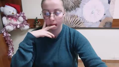 Snapshot of _annabelle_lee chatting on 12-17-24, 10:44 Anna online show from 12-17-24, 10:44