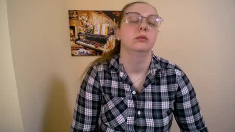 Snapshot of _annabelle_lee chatting on 02-25-25, 01:06 Anna online show from 02-25-25, 01:06