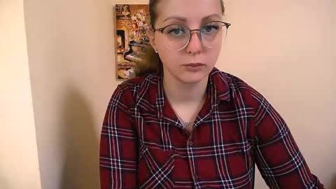 Snapshot of _annabelle_lee chatting on 09-19-25, 06:26 Anna online show from 09-19-25, 06:26