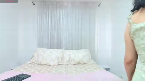 Snapshot of _annie_thomson_ chatting on 07-16-26, 08:48 Melissa online show from 07-16-26, 08:48