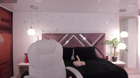 antonnela online show from 11-22-25, 02:05