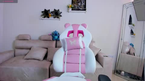    online show from 04-28-26, 02:33