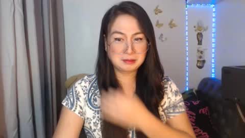 Snapshot of _arah chatting on 09-28-25, 12:10 arah online show from 09-28-25, 12:10