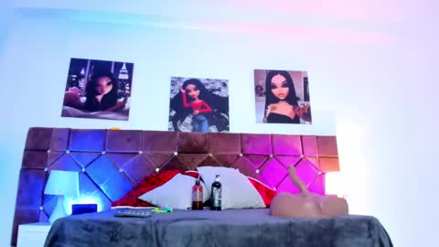 Snapshot of _ariana_lopez_ chatting on 02-11-25, 01:09 Ariana online show from 02-11-25, 01:09