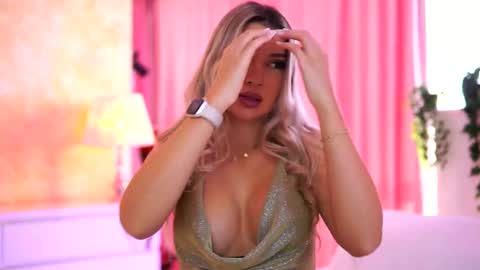 Snapshot of _arielle chatting on 01-09-26, 08:39 Arielle online show from 01-09-26, 08:39