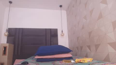 Snapshot of _arle_ chatting on 02-25-25, 12:03 Arlet online show from 02-25-25, 12:03