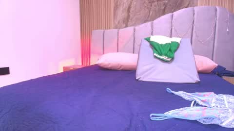 Arlet online show from 12-17-25, 03:01