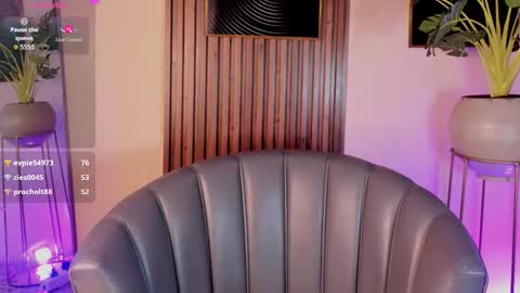 Snapshot of _artemish__ chatting on 11-13-25, 12:26 online show from 11-13-25, 12:26