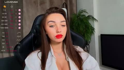 Emilia   online show from 11-20-25, 07:46