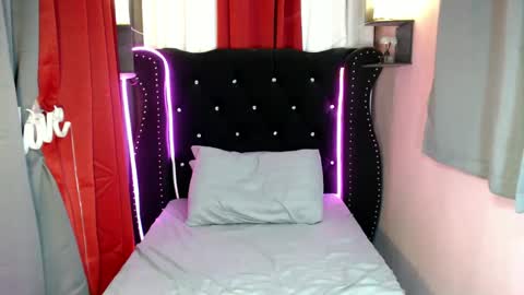 SelfsuckAthena online show from 12-27-24, 10:45