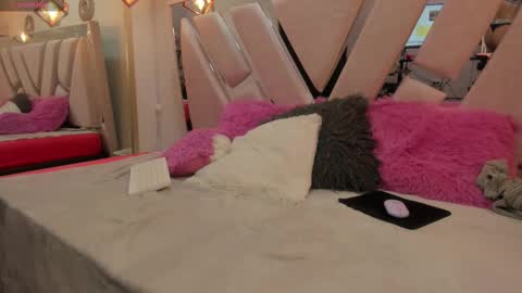 Snapshot of _athennea chatting on 09-17-25, 12:29 carolina online show from 09-17-25, 12:29