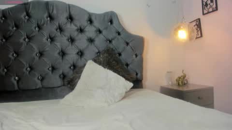 Snapshot of _athennea chatting on 11-12-25, 02:06 carolina online show from 11-12-25, 02:06