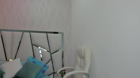 Aura online show from 04-23-26, 03:08