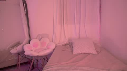 Snapshot of _available_ chatting on 03-02-26, 01:41 _available_ online show from 03-02-26, 01:41