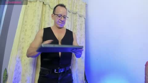 Axel online show from 05-20-26, 11:49
