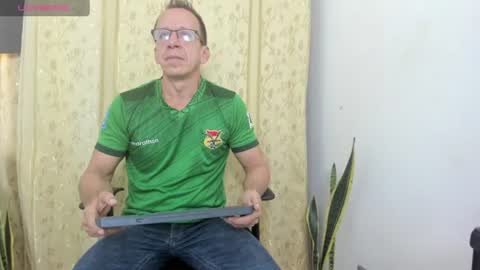 Axel online show from 06-22-26, 11:40