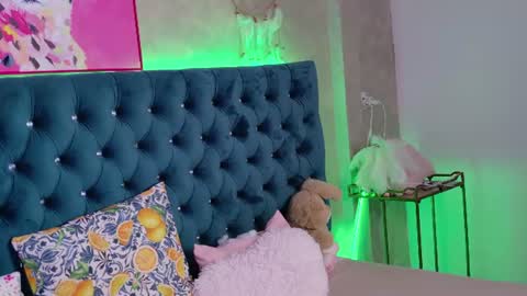 Snapshot of _azzalee_ chatting on 07-06-26, 05:15 AzzaLee online show from 07-06-26, 05:15