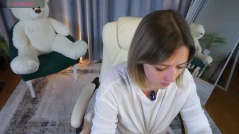 Snapshot of _b00bss_ chatting on 05-08-26, 04:07 Jess online show from 05-08-26, 04:07