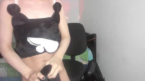 Snapshot of _baby_vi chatting on 10-30-25, 02:35 _baby_vi online show from 10-30-25, 02:35