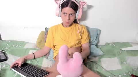 Snapshot of _baby_vi chatting on 02-27-26, 01:49 _baby_vi online show from 02-27-26, 01:49