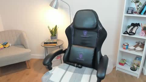 Snapshot of _bellaevans_ chatting on 02-18-25, 11:55 Bella Evans online show from 02-18-25, 11:55