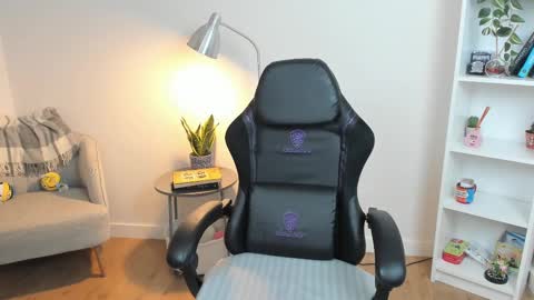 Snapshot of _bellaevans_ chatting on 02-26-25, 05:42 Bella Evans online show from 02-26-25, 05:42