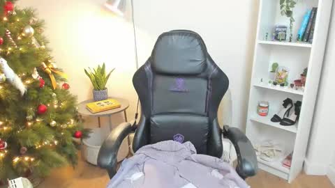 Snapshot of _bellaevans_ chatting on 12-18-25, 06:19 Bella Evans online show from 12-18-25, 06:19