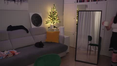 Lili online show from 12-08-24, 09:08