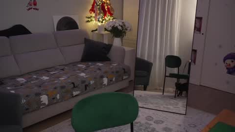 Lili online show from 12-20-24, 09:17