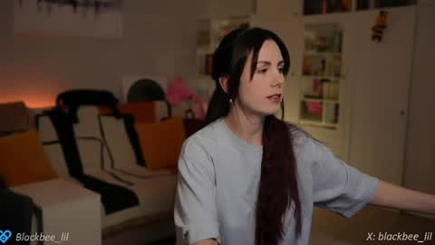 Snapshot of _blackbee_ chatting on 05-26-26, 05:20 Lili online show from 05-26-26, 05:20