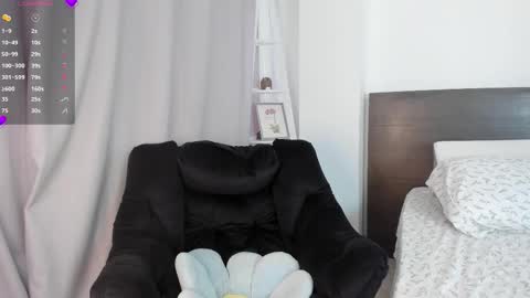 Snapshot of _bleuelune chatting on 09-19-25, 02:51 Mary online show from 09-19-25, 02:51