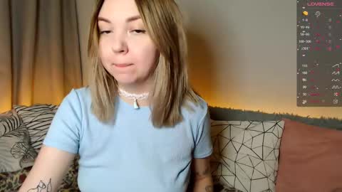 Snapshot of _blonde_barbie_ chatting on 11-23-25, 08:08 Elizabeth online show from 11-23-25, 08:08