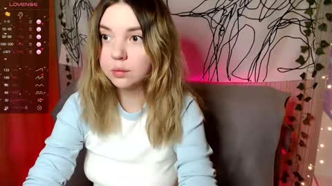 Snapshot of _blonde_barbie_ chatting on 03-17-26, 04:32 Elizabeth online show from 03-17-26, 04:32