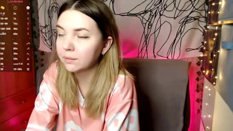 Snapshot of _blonde_barbie_ chatting on 03-29-26, 08:53 Elizabeth online show from 03-29-26, 08:53