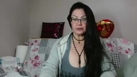 KHALEESI online show from 11-18-25, 06:45