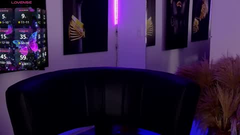 Snapshot of _brenna_hanson_ chatting on 11-12-25, 10:09 Brenna online show from 11-12-25, 10:09