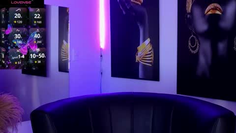 Snapshot of _brenna_hanson_ chatting on 11-30-25, 12:42 Brenna online show from 11-30-25, 12:42