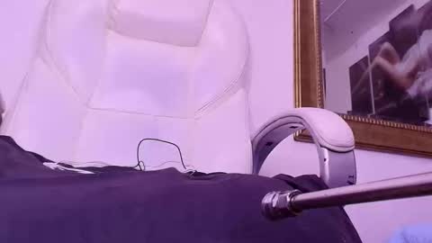 Snapshot of _britanyy_ chatting on 02-19-25, 03:06 Britany online show from 02-19-25, 03:06