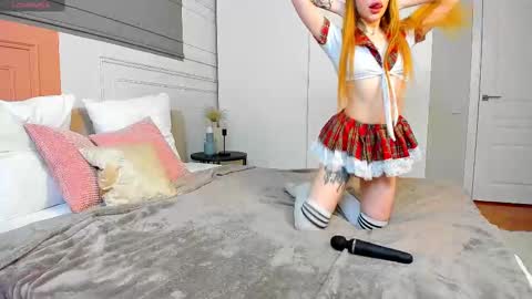 Snapshot of _bunnydollstella_ chatting on 03-05-25, 01:42 Stella online show from 03-05-25, 01:42