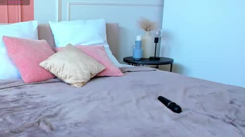 Snapshot of _bunnydollstella_ chatting on 03-10-25, 05:54 Stella online show from 03-10-25, 05:54