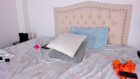 Snapshot of _bustylucianaa_ chatting on 03-08-26, 02:26 Luciana online show from 03-08-26, 02:26