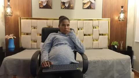 Caroline online show from 04-23-26, 10:47