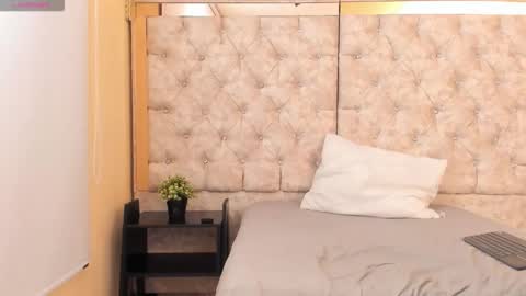 Caroline online show from 04-24-26, 10:39