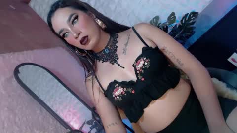 Snapshot of _caroline69 chatting on 02-12-25, 02:45 Caroline online show from 02-12-25, 02:45