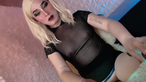 Snapshot of _caroline69 chatting on 03-11-25, 06:00 Caroline online show from 03-11-25, 06:00