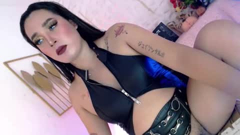 Caroline online show from 02-08-26, 06:17