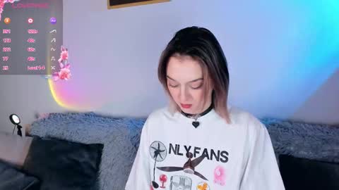 Snapshot of _ccrystaa_ chatting on 10-09-25, 06:55 Christina Chris online show from 10-09-25, 06:55