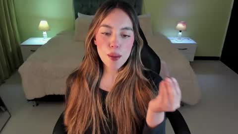 Snapshot of _charlotte_evans_2 chatting on 02-25-26, 10:41 Charlote online show from 02-25-26, 10:41