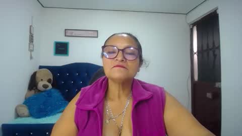 Snapshot of _cristal09 chatting on 09-10-25, 06:19 _cristal09 online show from 09-10-25, 06:19